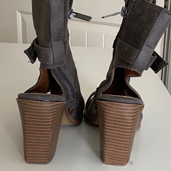 Brenna Strappy Heeled Sandal - Picture 6 of 7